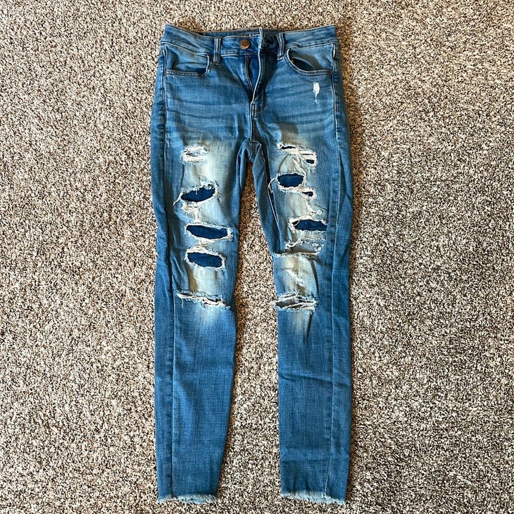 American eagle distressed jeans. Size 4 short